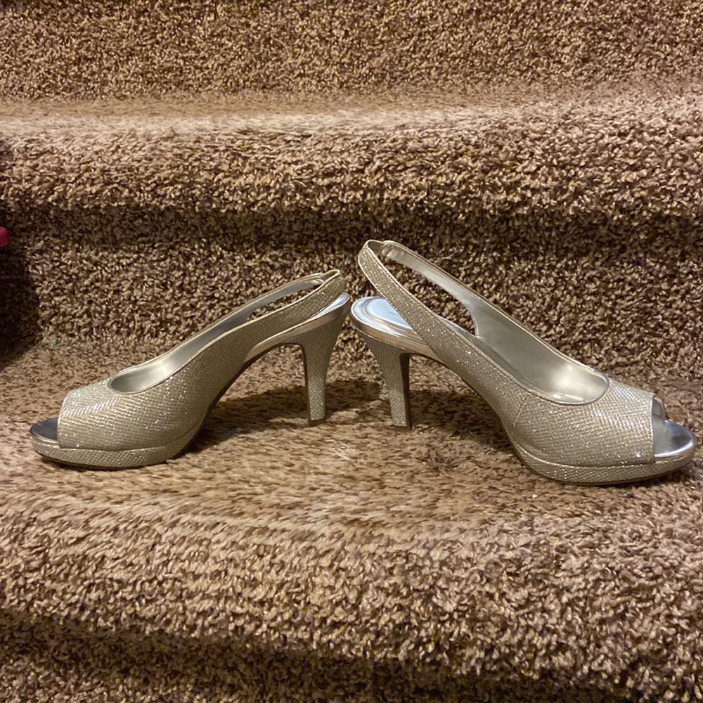 Worthington Open Toe/ Silver Glitter Heels/ Silver Metallic Size 7